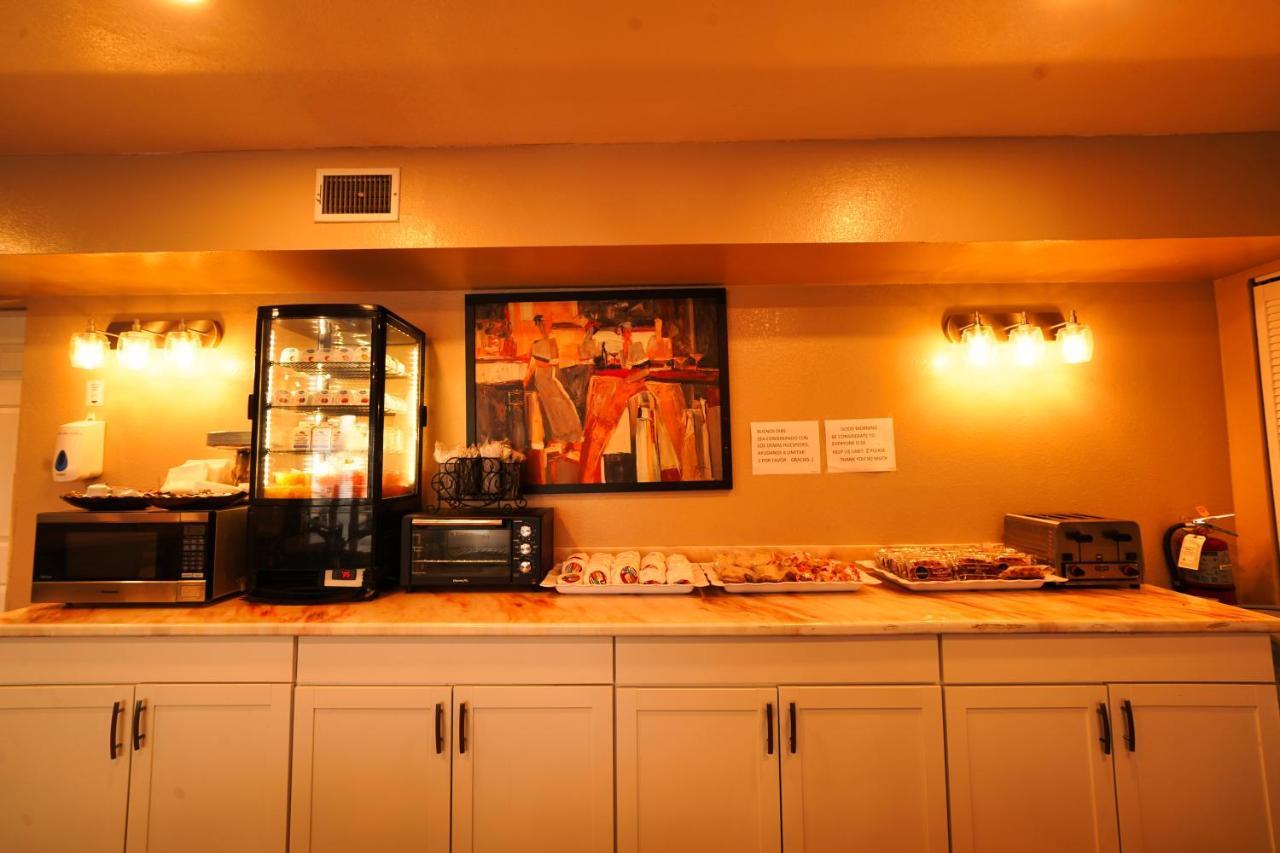 Sandals Inn Daytona Beach Bagian luar foto