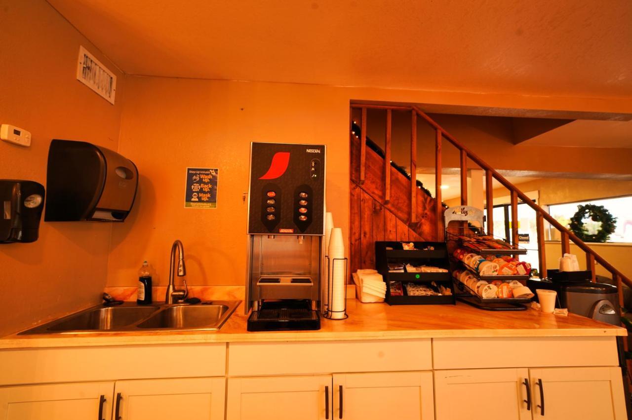 Sandals Inn Daytona Beach Bagian luar foto