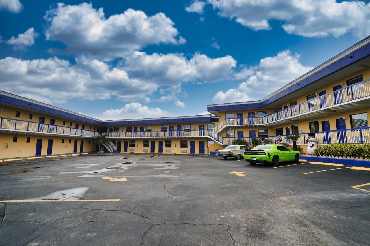 Sandals Inn Daytona Beach Bagian luar foto