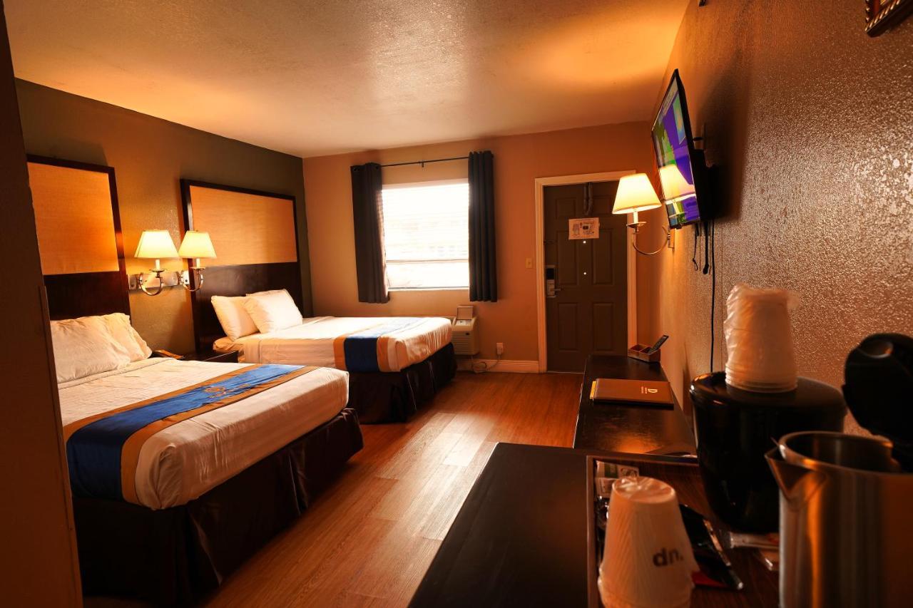 Sandals Inn Daytona Beach Bagian luar foto