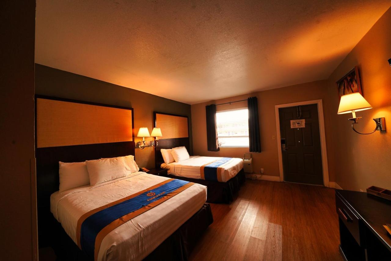 Sandals Inn Daytona Beach Bagian luar foto