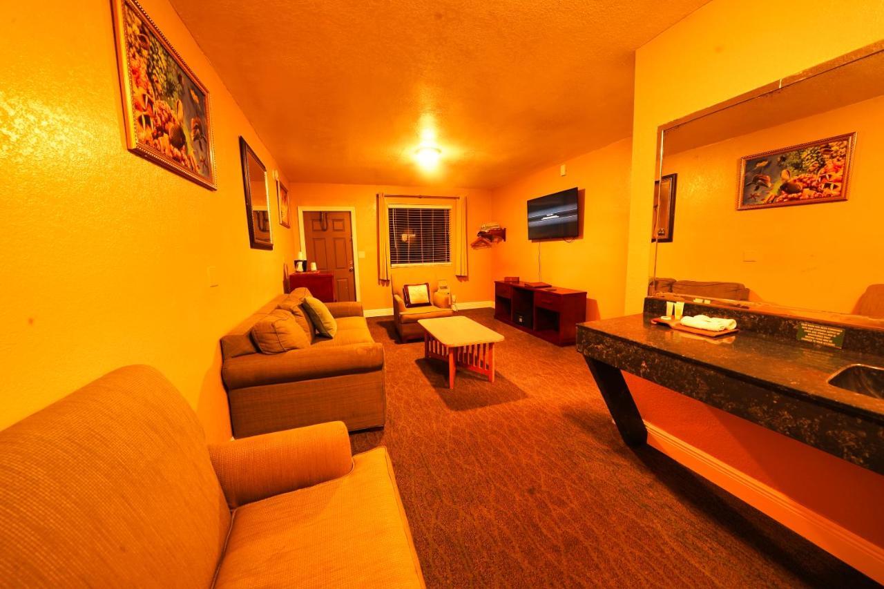 Sandals Inn Daytona Beach Bagian luar foto