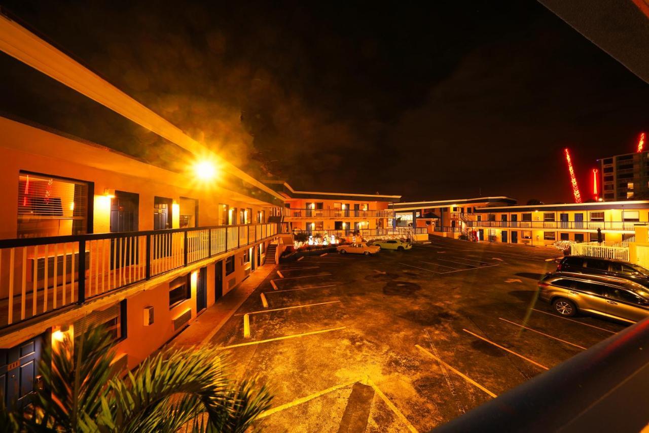 Sandals Inn Daytona Beach Bagian luar foto