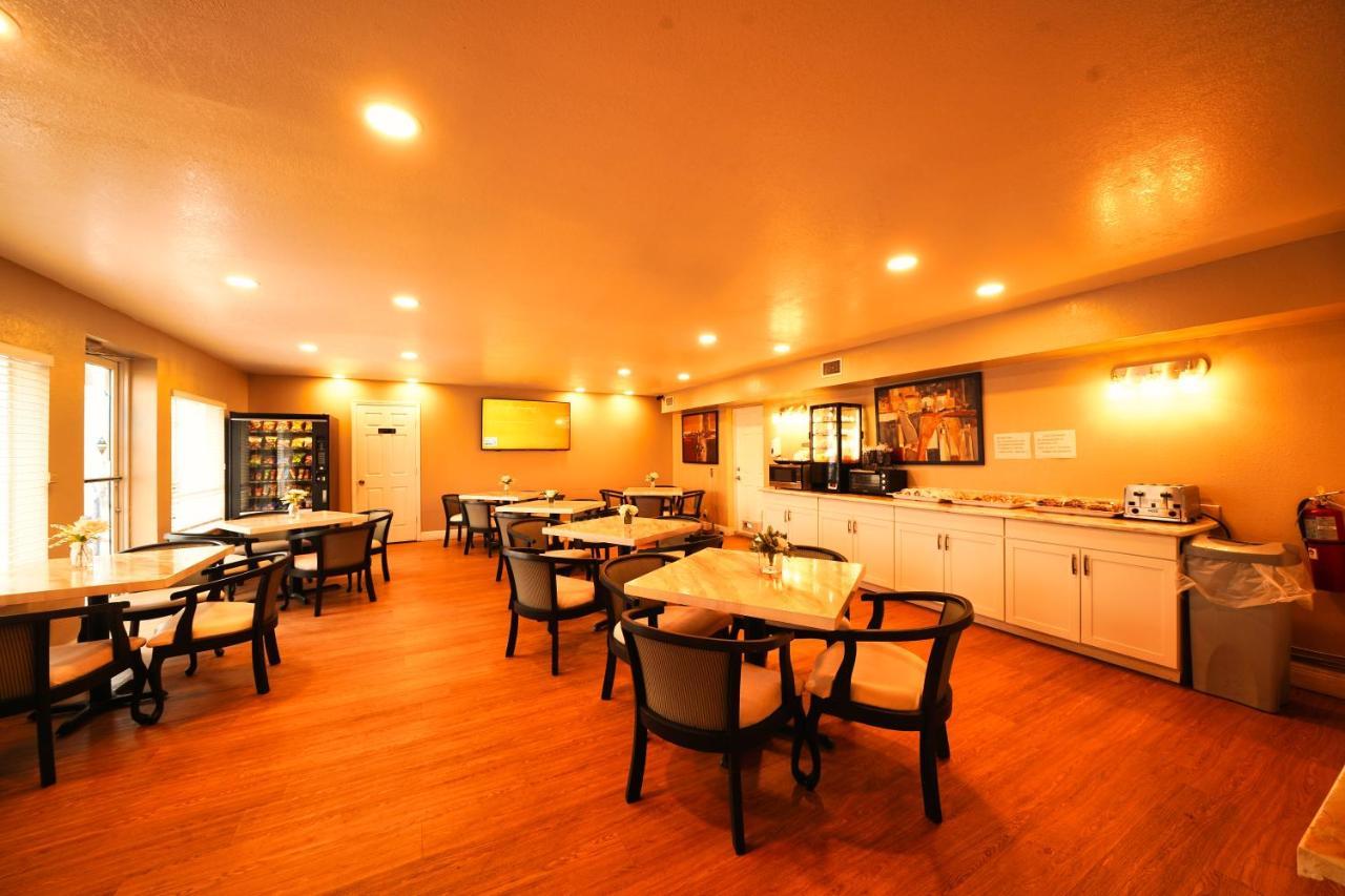 Sandals Inn Daytona Beach Bagian luar foto
